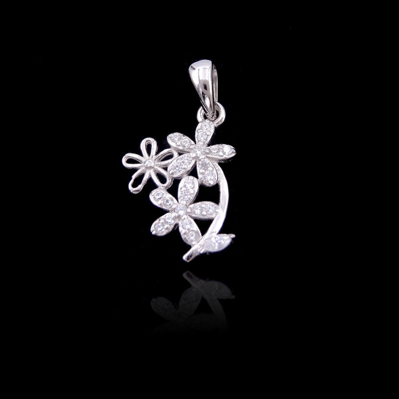 Oem Design 925 Silver Cubic Zirconia Pendant / Beautiful Flower Shaped Pendant