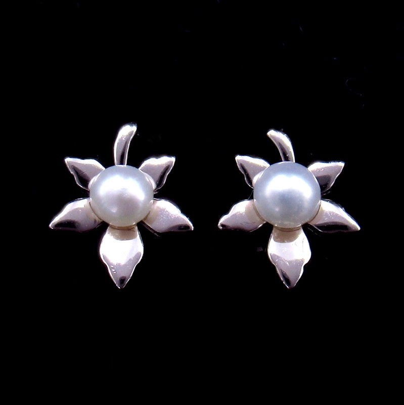 Flower Shape Inset Fres Freshwater Pearl Drop Earrings For Engagement