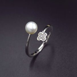 White Gold Silver Pearl Ring , Customized Three Pearl Ring Simple Design