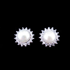 Fashionable Star And Moon Shaped Silver Pearl Earrings Stub For Lady / Girl