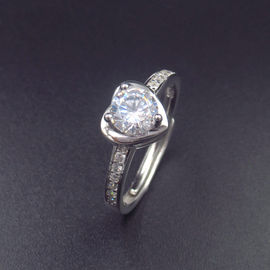 Fashionable Silver Diamond Ring  Round Sequential Arrangement Shape