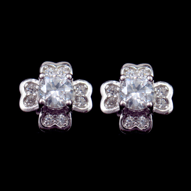 Lovely Four Leaf Clover Stud Earrings AAA Heart Shaped Zircon Like Diamond